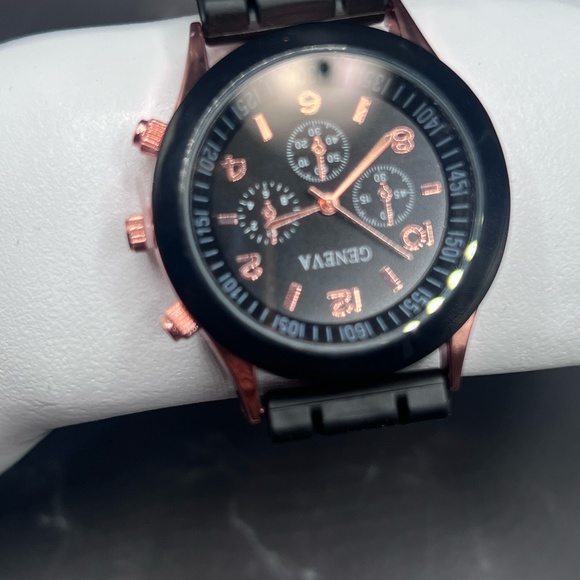 Watch - Picture 2 of 3